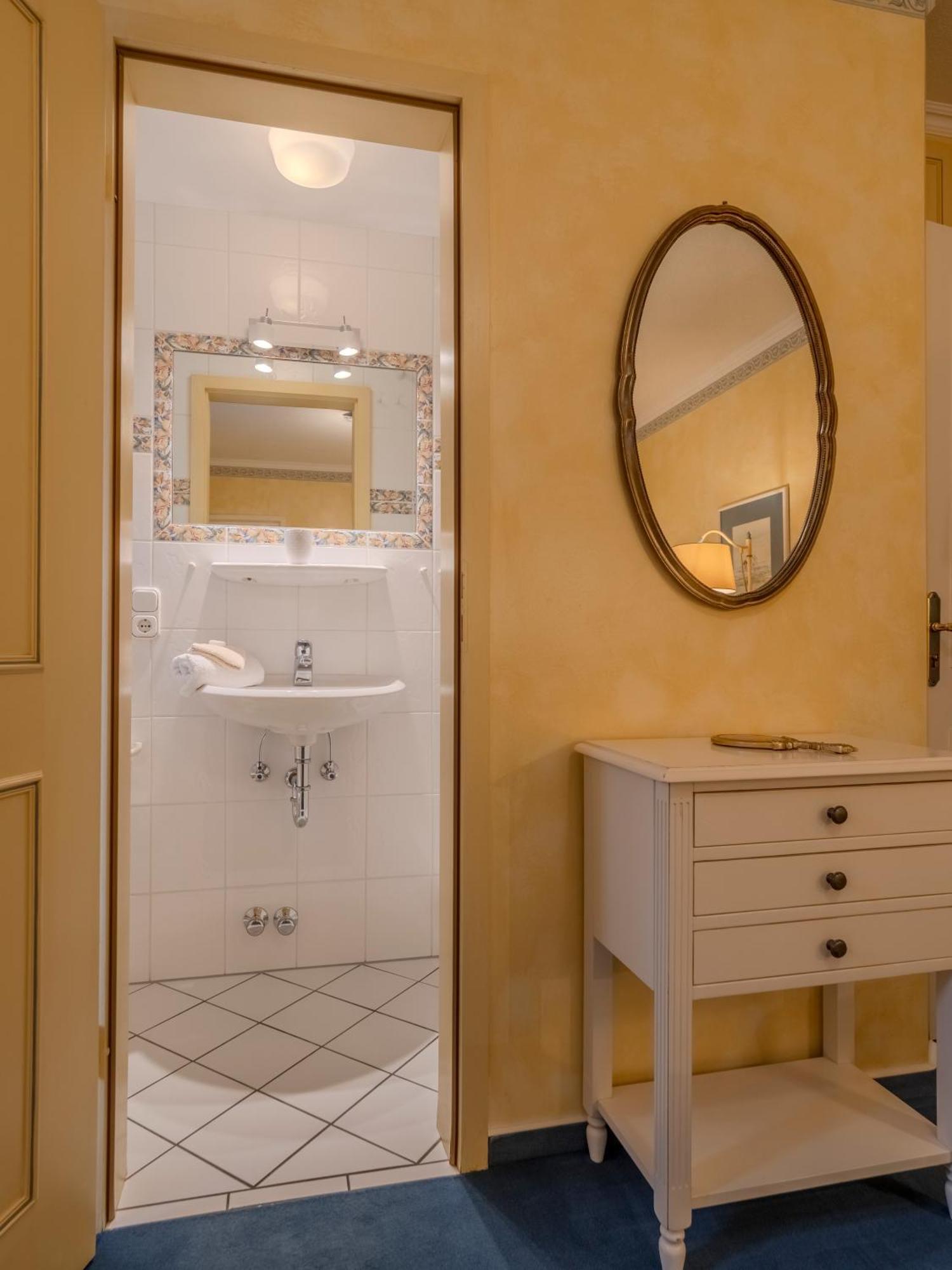 Hotel Wiesbaden Wenningstedt-Braderup Екстериор снимка